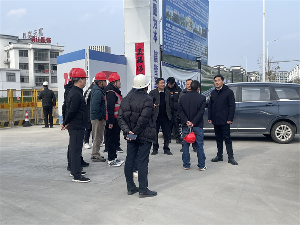2月5日，县长王奇勇带队调研新徽商创业基地一期一标段项目春节后复工复产工作，黄山欧宝网页版登录入口集团总经理潘楷金陪同调研。.jpg