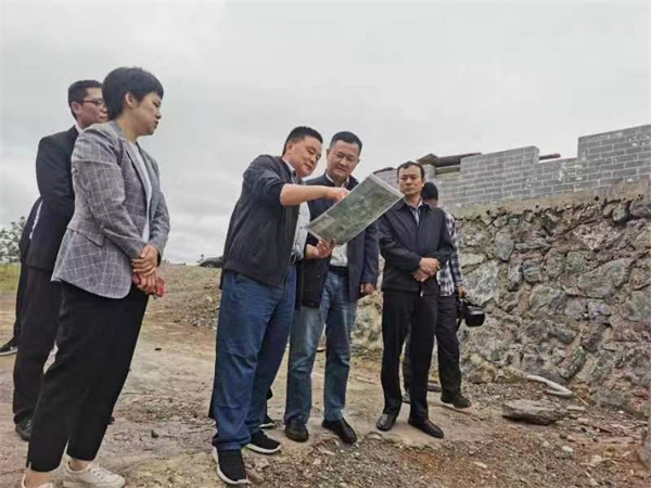 5月10日，副县长徐涌泗一行调研湖田山项目，黄山欧宝网页版登录入口集团党委书记、董事长洪筱明，湖田山执行董事邢辉姣陪同2.jpg