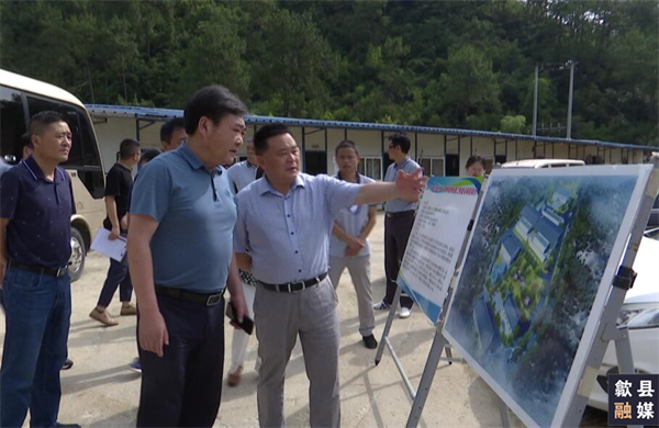 6月18日，县委常委、常务副县长吴志平带队先后来到城区备用饮用水源保护区治理工程、第三水厂及供水管网配套延伸工程、渔梁风貌整治提升工程、城区老旧管网提升项目、游泳馆二期等重点项目建设现场，黄山欧宝网页版登录入口集团党委书记、董事长洪筱明陪同。.png