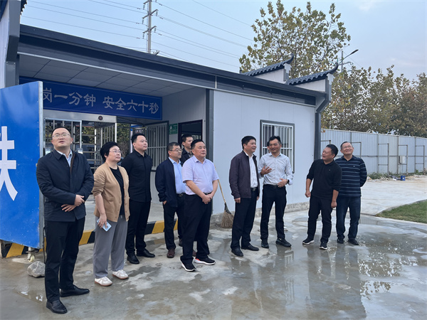 10月26日，詹县带队调研宁国市文体中心EPCO项目，就项目设计、采购、施工和运营一体化建设与宁国市乡村振兴投资集团进行交流，县住建局、资规局，欧宝网页版登录入口集团洪董、余总、方总等相关人员陪同考察。.jpg